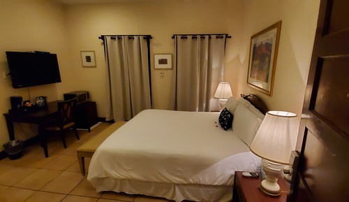 Standard Room, 1 Queen Bed, Jetted Tub