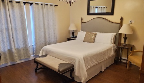 Standard Room, 1 Queen Bed