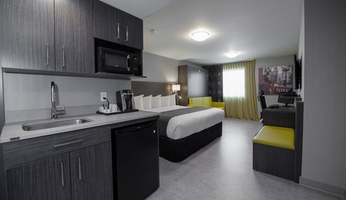 Room (Distinction Plus)