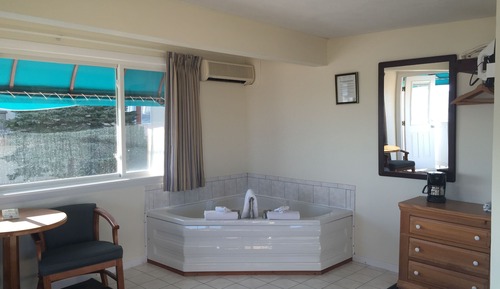 Room, 1 Queen Bed, Oceanfront, Second Floor