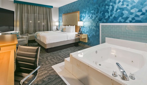 Suite, 1 King Bed, Non Smoking, Jetted Tub
