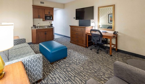 Suite, 1 King Bed, Refrigerator & Microwave (Whirlpool Tub, Upper Floor)