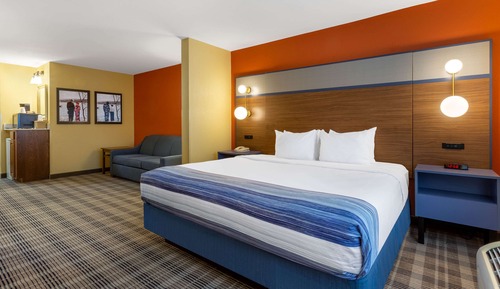 Studio Suite, 1 King Bed, Non Smoking