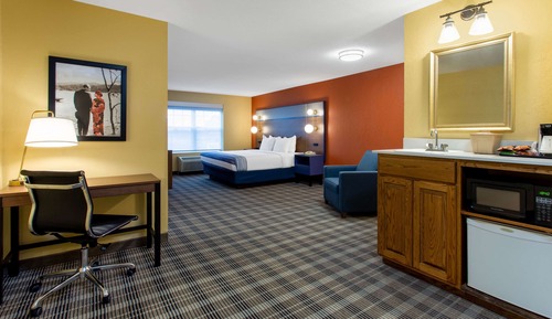 1 King and 2 Twin Bed