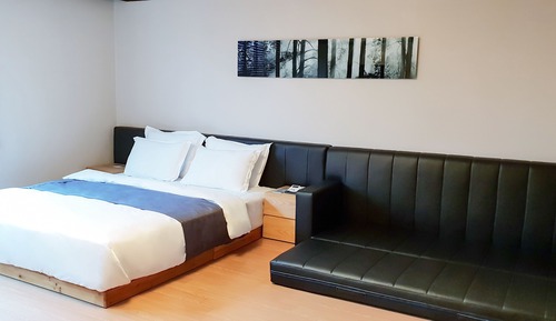 Standard Room (King Bed Room)
