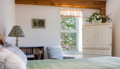 Traditional Room, 1 Queen Bed, Garden View, Private Bathroom