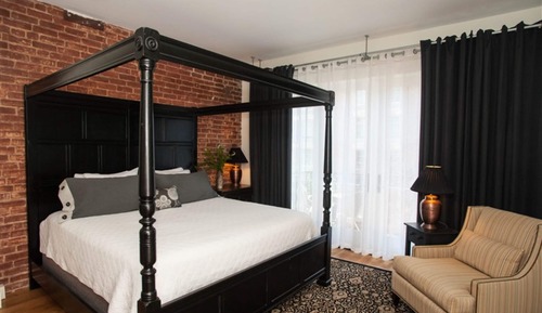 Room, Private Bathroom (2 - Meriwether)