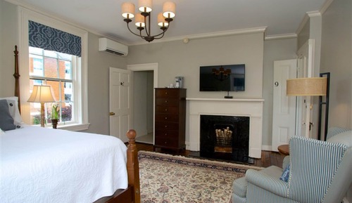 Room, Private Bathroom (9 - Monroe)