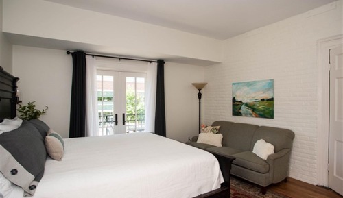 Room, Private Bathroom (4 - Monticello)