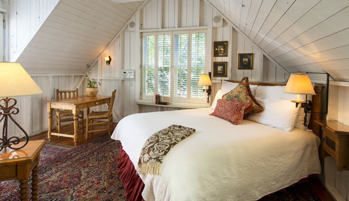 Loft, 1 King Bed, Balcony, Fireplace, Garden View (Hayloft)