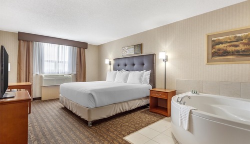 Standard Room, 1 King Bed, Non Smoking, Jetted Tub