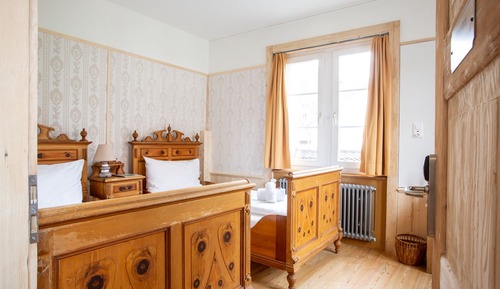 Basic Twin Room, Shared Bathroom