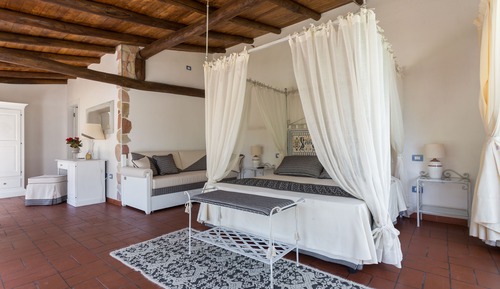 Junior Suite, Pool View (Baldacchino)