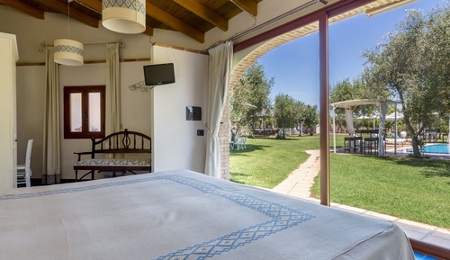 Comfort Double Room, 1 King Bed, Pool View, Poolside