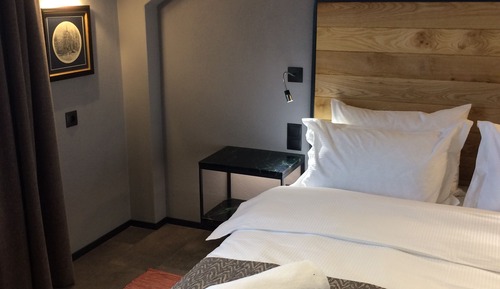 Double Room, 1 Queen Bed