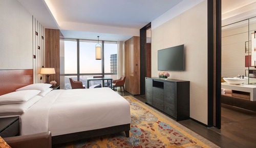 Grand Club River View Room (King)