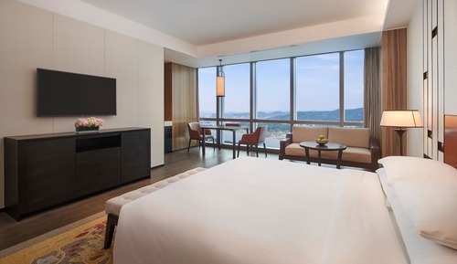 Grand Deluxe River View Room (King)
