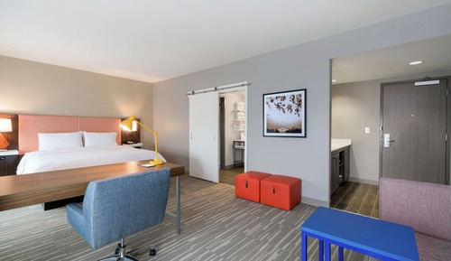 Studio, 1 King Bed, Accessible (Mobility & Hearing, Roll-In Shower)