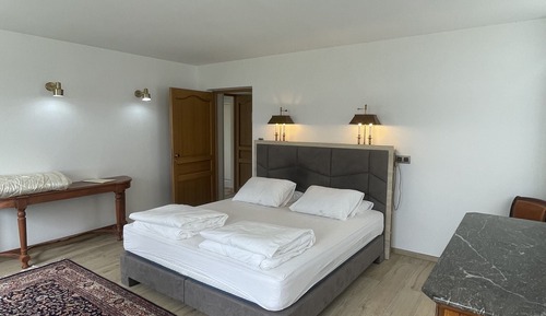 Luxury Quadruple Room, Ensuite, River View (C'est Bon le Vin)