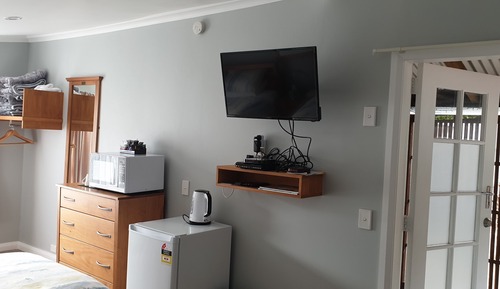 Bedroom 4 (The Sleepout) Pet Friendly