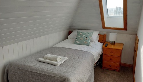 Family Room, Bathtub