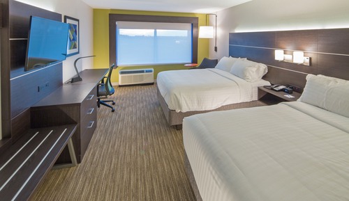 Suite, 2 Queen Beds, Accessible