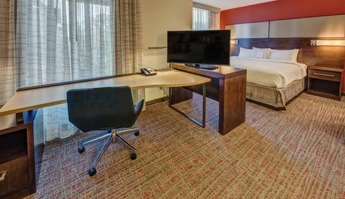 Studio, 1 King Bed with Sofa bed, Non Smoking (Mobility/Hearing Access, Roll-in Shwr)