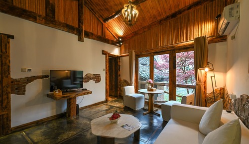 Villa with Garden View