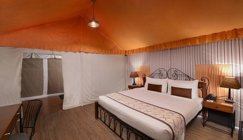 Classic Tent With Sit out