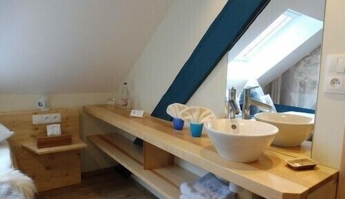Standard Triple Room, Ensuite, Mountain View