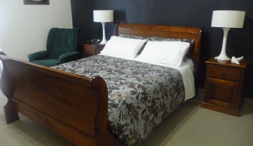Main Queen Bedroom