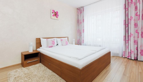 Junior Suite with Balcony (Magenta)
