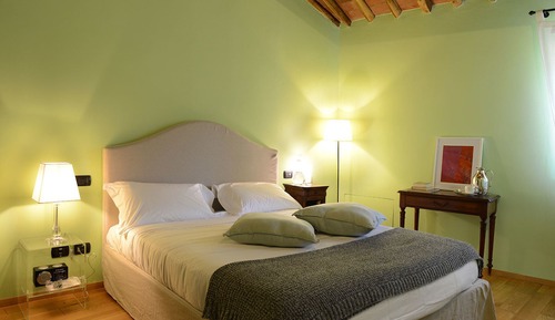 Deluxe Room, 1 Queen Bed, Private Bathroom