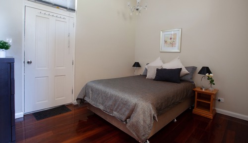 The Stables - Deluxe Queen Room Ensuite