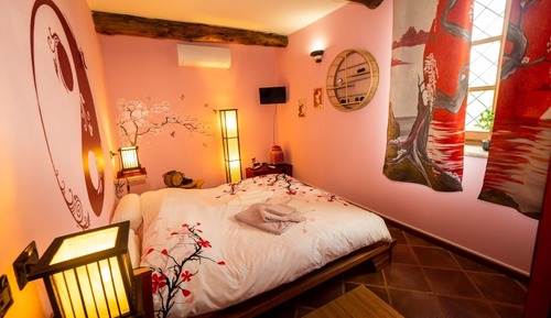 Deluxe Double Room, Private Bathroom, Hill View