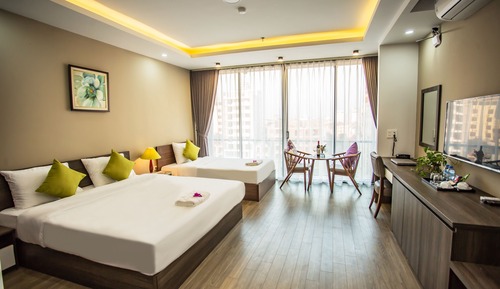 Suite Twin Room with Balcony City View