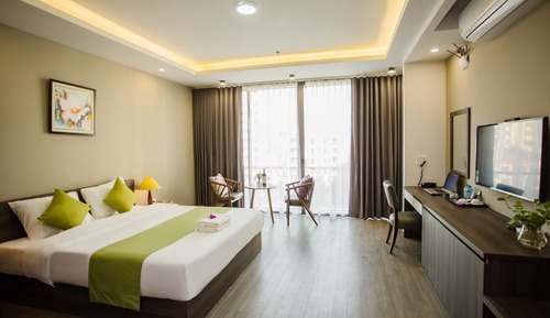 Suite Double Room with Balcony City View