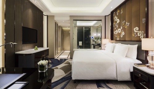 Grand Deluxe King Room