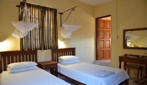 Family Room (2 Adults, 3 Children)