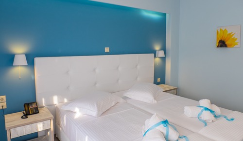 Deluxe Double or Twin Room, Partial Sea View