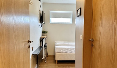 Single Room, Private Bathroom