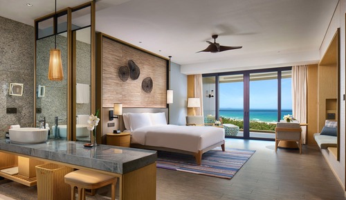 1 King Bed Standard Ocean View