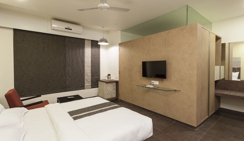 Deluxe Double Room, 1 Queen Bed, Accessible, Smoking