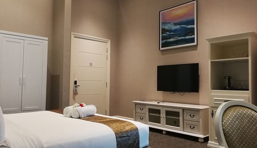 Exclusive Room, 1 King Bed, Jetted Tub, Mountain View