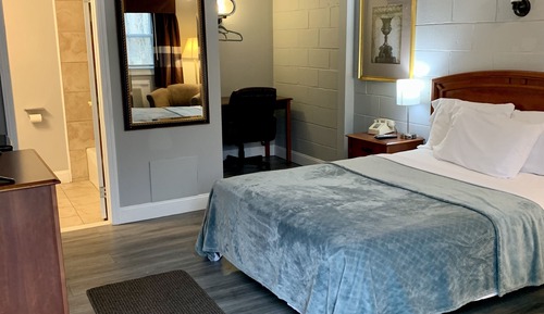 Traditional Room, 1 Queen Bed, Non Smoking, Garden View