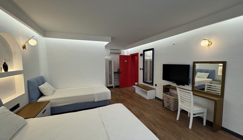 Superior Triple Room, Patio