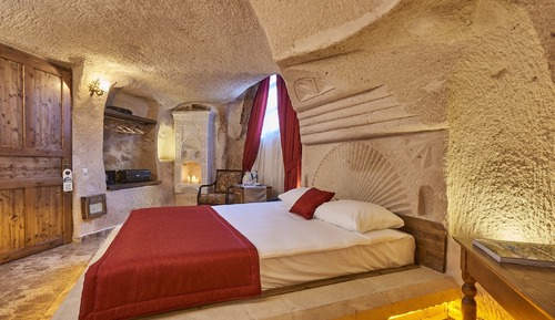 Premier Cave Room