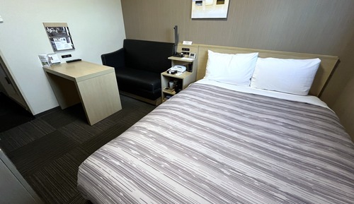 Semi-double Room, Smoking
