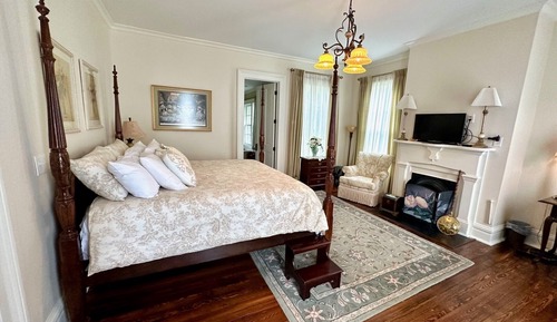 Deluxe Suite, Private Bathroom