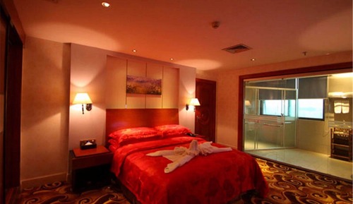 Honeymoon Suite
